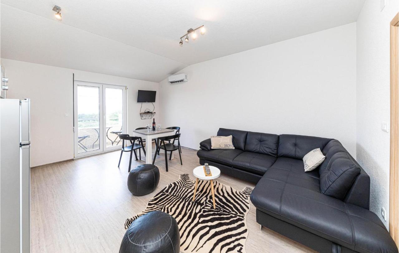 Stunning Apartment In Kastel Luksic With Wifi คาชเตลา ภายนอก รูปภาพ